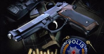 Polis memuru elini kana buladı