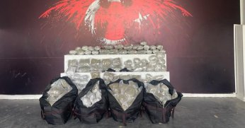 119 kilo esrar 3 silah ele geçirildi