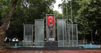 Atatürk heykelinin bakımı tamamlandı