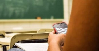 Milli Eğitim Bakanlığı'ndan okullarda cep telefonu kararı