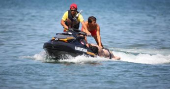 Sahillerde 402 kişi boğulmaktan kurtarıldı