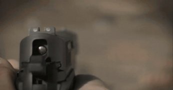 Eski patronunu bacağından vurdu