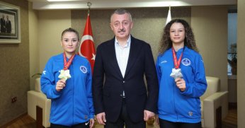 Başkan Büyükakın şampiyon kardeşlerle buluştu