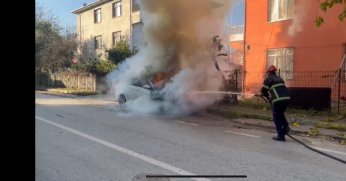 Park halindeki araç alev aldı!