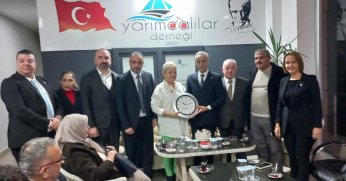 Yarımcalılar Azmi hoca ve İYİ partilileri kalabalık şekilde karşıladı