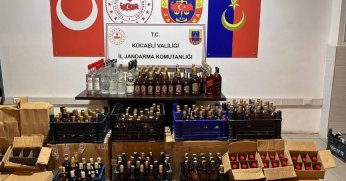 Jandarma yüzlerce şişe sahte içki ele geçirdi