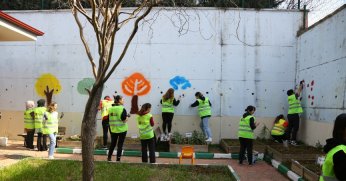 Kocaeli Gönüllüleri anaokulu duvarlarını boyadı