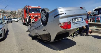 Otomobil köprü üzerinde takla attı