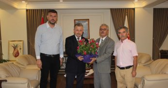 Kandıralılar İzmit Kaymakamı Yusuf Ziya Çelikkaya’yı ziyaret etti