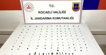 Jandarmanın durdurduğu araçtan onlarca tarihi eser çıktı!