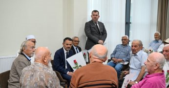 Vali İlhami Aktaş ve eşi Songül Aktaş, Kocaeli Huzurevi’ni Ziyaret Ettiler