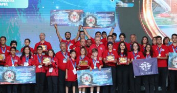 Teknolojinin şampiyonları ödüllerini Cumhurbaşkanı Erdoğan'ın elinden aldı