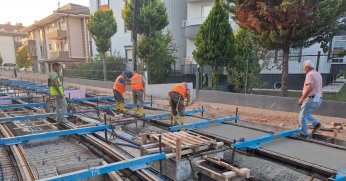 Alikahya Tramvayında ray betonları dökülüyor