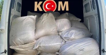 Durdurulan araçtan 2 ton kaçak tütün çıktı!