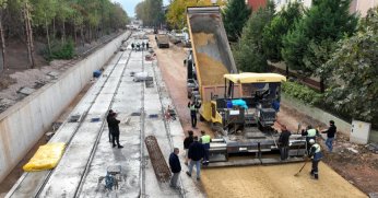 Alikahya tramvayı stada doğru ilerliyor