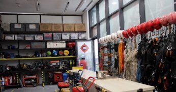 Uzaktan parmakla göstermene gerek yok, gel içeriyi gezdirelim