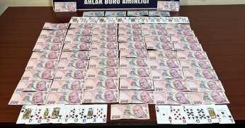 Polis kumarbazları kafeteryada bastı