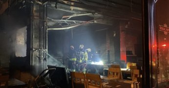 Restoran alevlere teslim oldu