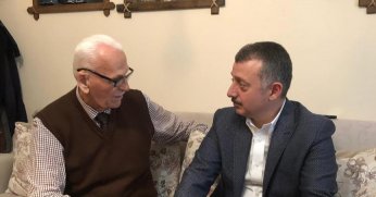 İzmit'in efsane muhtarı Mehmet Kanpara vefat etti