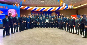 AK Gençlerden İzmit’te Şölen Gibi Kongre