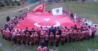 Kağıtspor izcileri Sarıkamış Şehitleri için yürüdü