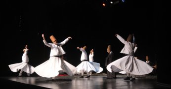 Mevlana aşkı salona sığmadı
