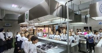 Kocaeli Üniversitesi Turizm Fakültesi öğrencileri Şirinsulhiye İlkokulu öğrencileri  ile bir araya geldi