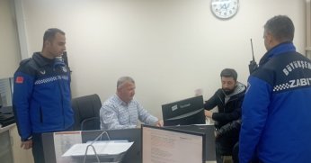 Vatandaşın düşürdüğü parayı zabıta buldu