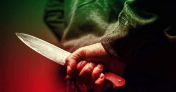 Karısını sokak ortasında  defalarca bıçakladı