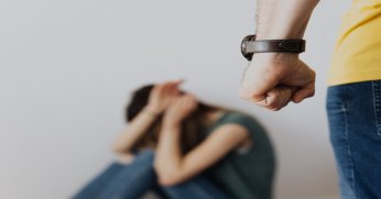 Engelli çocuklarına şiddet uygulayan aile gözaltına alındı