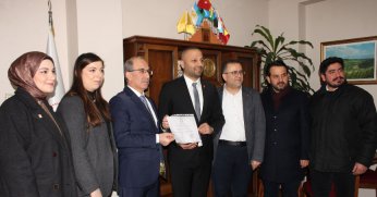 CHP Derince İlçe Başkanı Utkubaş mazbatasını aldı!