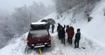 Karda mahsur kalanları Büyükşehir kurtardı