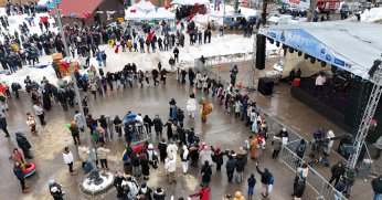 Kar üstünde horon şov