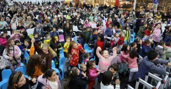 İzmit Kent Meydanı’nda çocuk kahkahaları yükseliyor