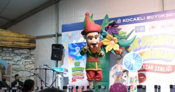 İzmit Kent Meydanı’nda eğlenceye tam gaz devam