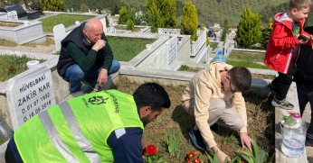 Büyükşehir, mezarlık ziyaretlerini çiçeklerle renklendirdi