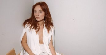 TRT'nin dizisinden kovulan güzel oyuncudan ''omurga'' resti!