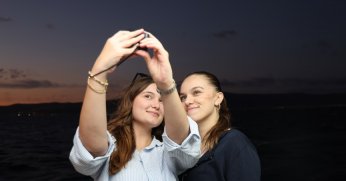 Bir yılın yorgunluğunu mehtap turu ile attılar