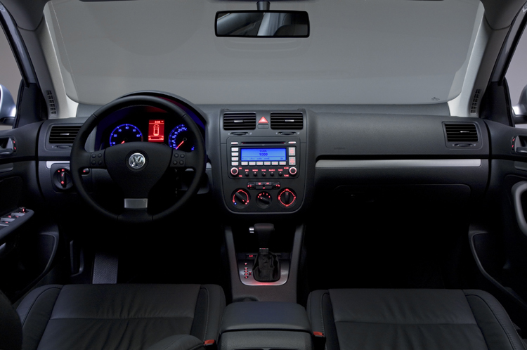 Wolksvagen'in Yeni Stil Aracı Jetta