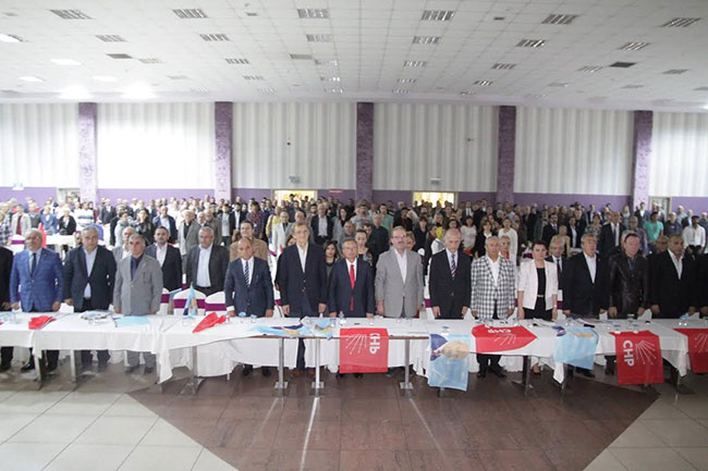 CHP İzmit’ten GÖVDE GÖSTERİSİ