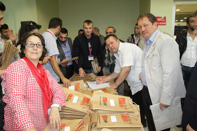 CHP İzmit’ten GÖVDE GÖSTERİSİ