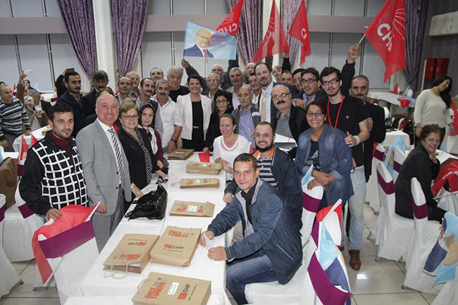 CHP İzmit’ten GÖVDE GÖSTERİSİ