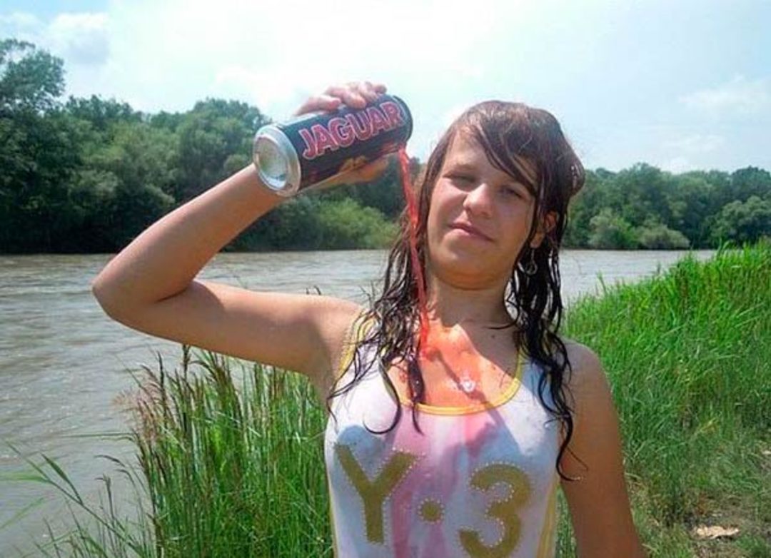 Rus kızların sosyal medya paylaşımları olay yaratıyor