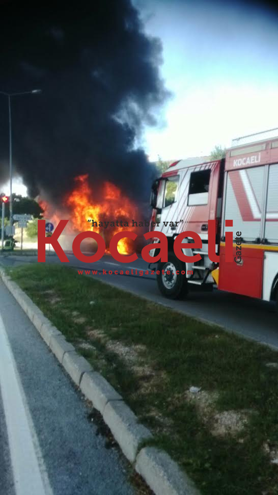 Belediye otobüsü cayır cayır yandı