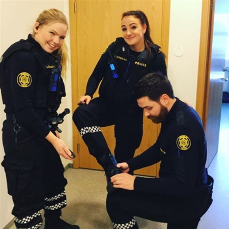 Polisler burada ne yapıyor?