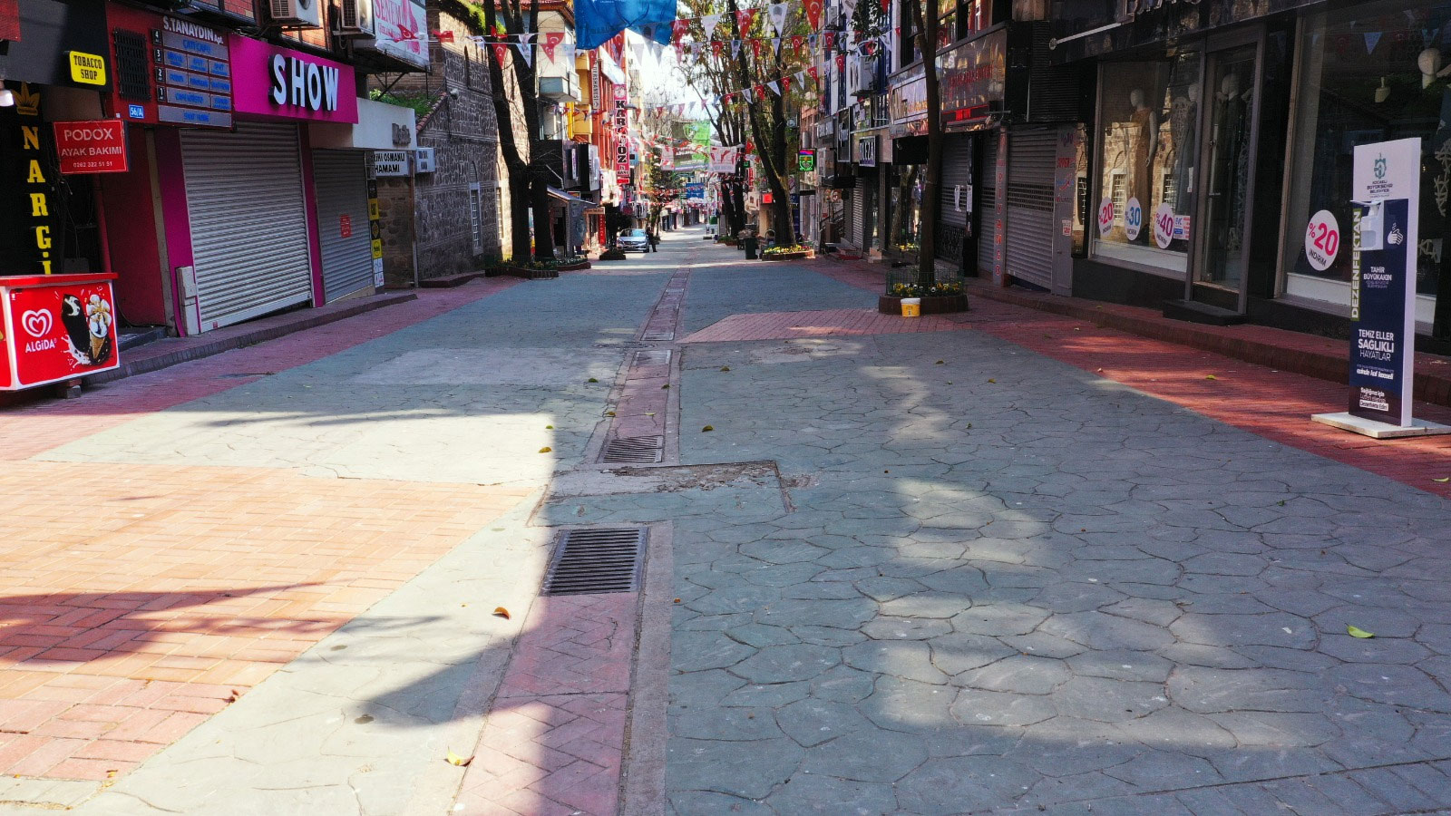 Sokağa çıkma yasağında İzmit'ten kareler