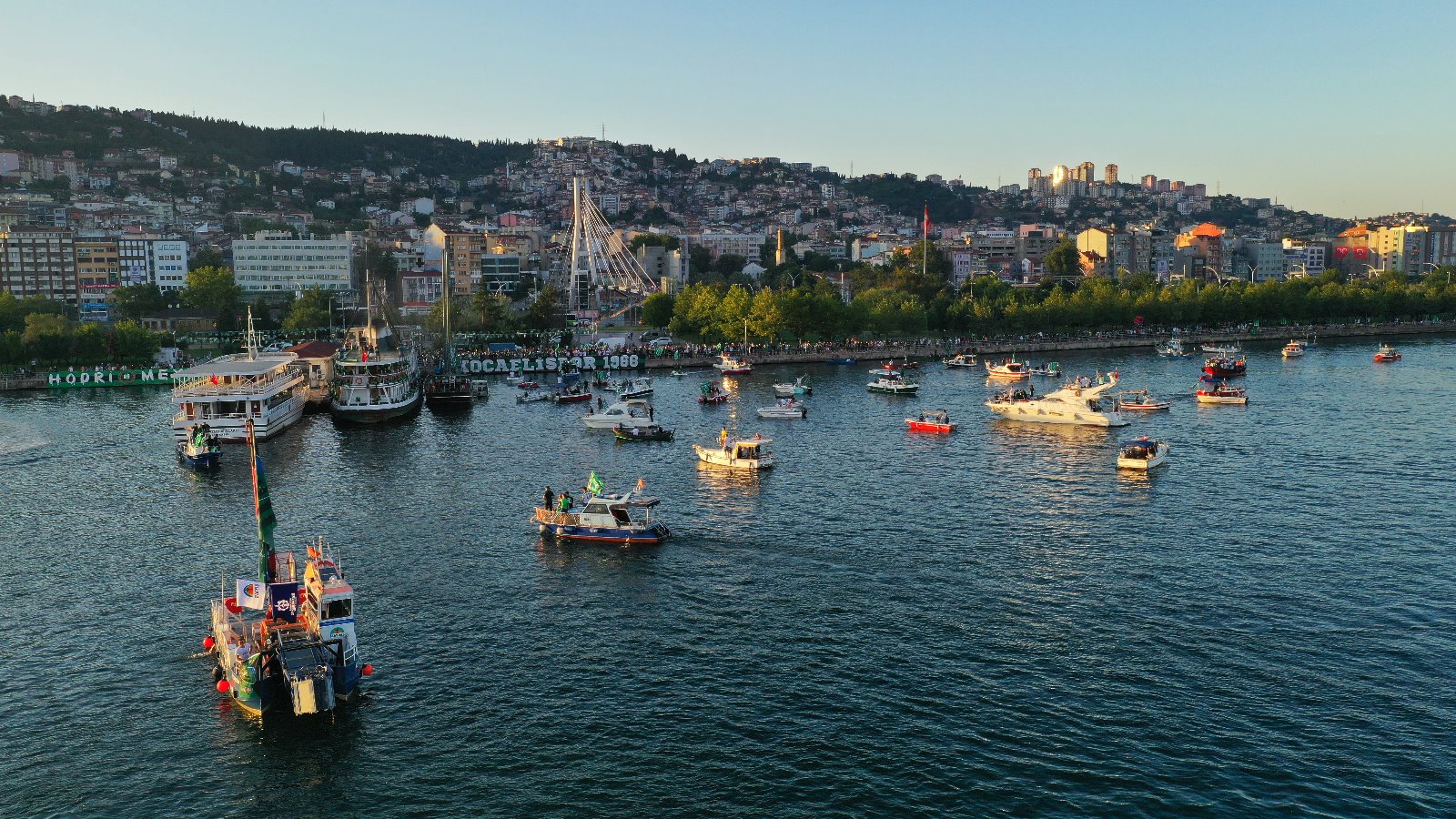 Yeşil-Siyah Şampiyon Kocaelispor