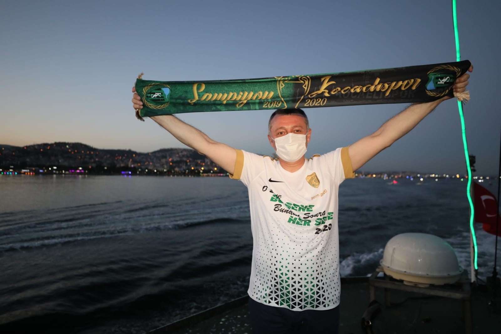 Yeşil-Siyah Şampiyon Kocaelispor