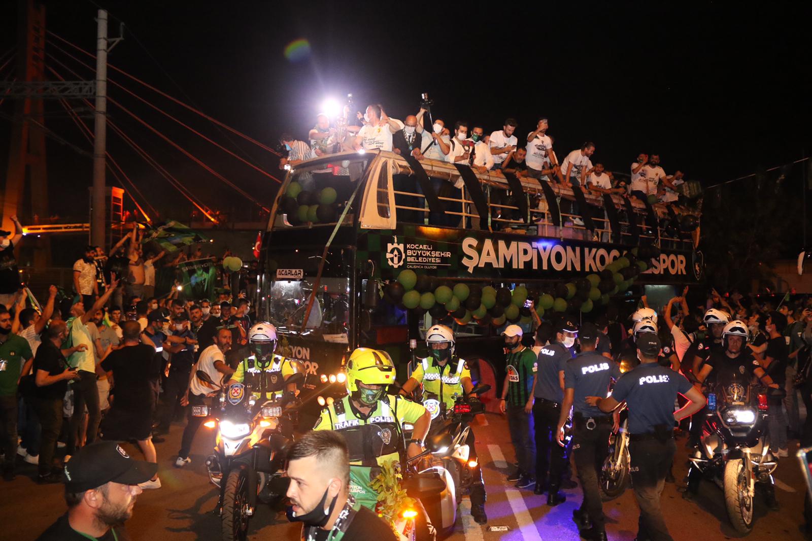 Yeşil-Siyah Şampiyon Kocaelispor