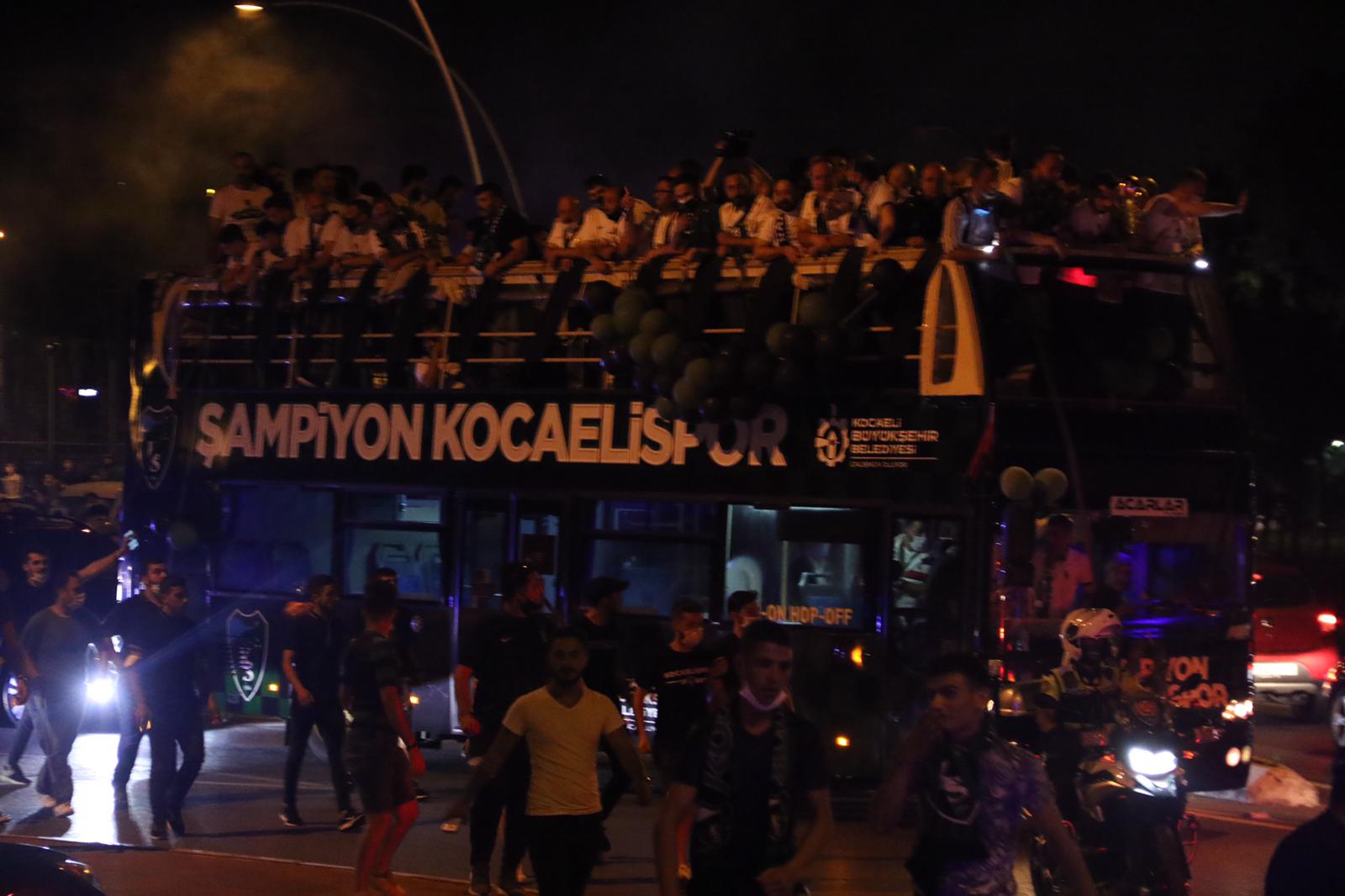 Yeşil-Siyah Şampiyon Kocaelispor